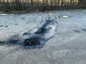 Ölspur Häusern Kreisverkehr (4)